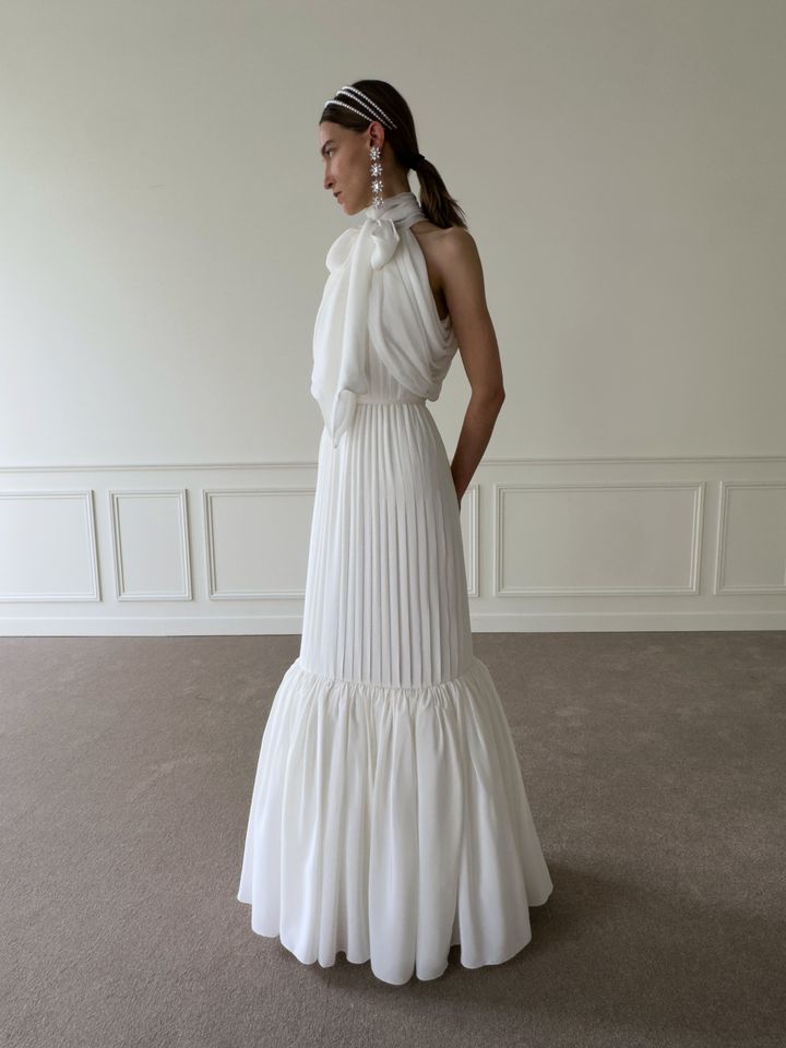 ジャンバティスタ ヴァリ 2026年春夏ブライダルコレクションより。