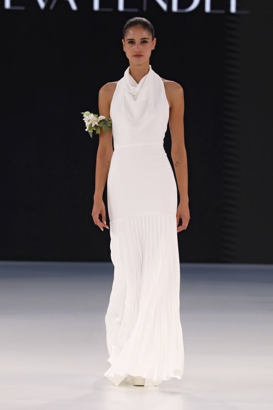 エヴァ レンデル 2026年春夏ブライダルコレクションより。