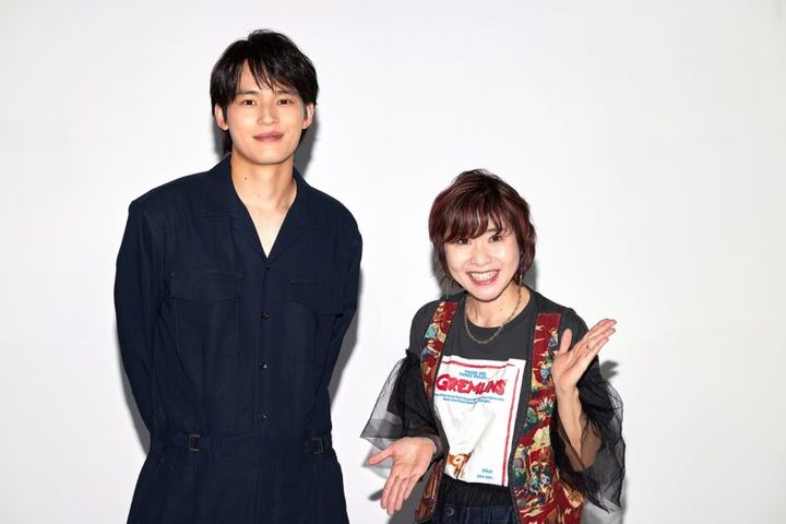俳優の水上恒司さんと、映画評論家の伊藤さとりさん