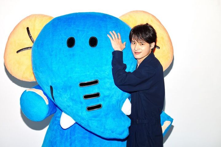 映画『たべっ子どうぶつ THE MOVIE』 ぞうくんの声を演じた水上恒司さんと、ぞうくん