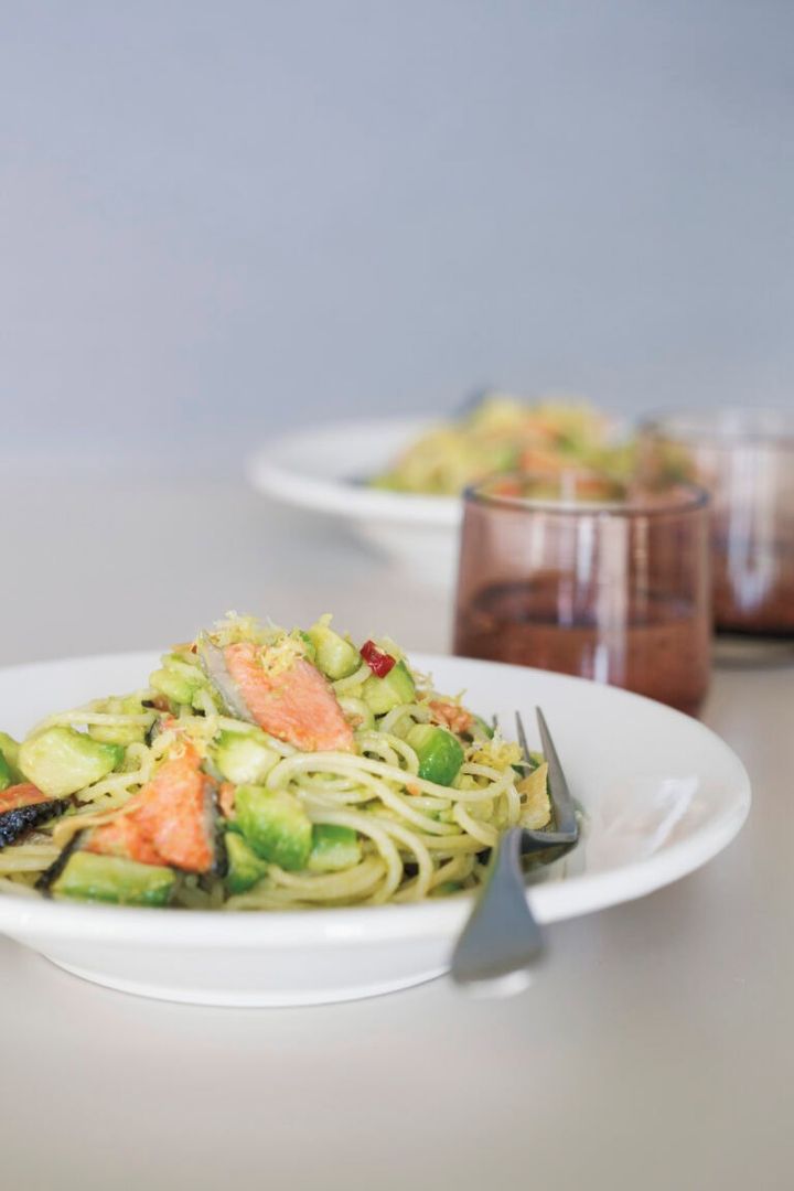 鮭とアボカドのペペロンチーノ