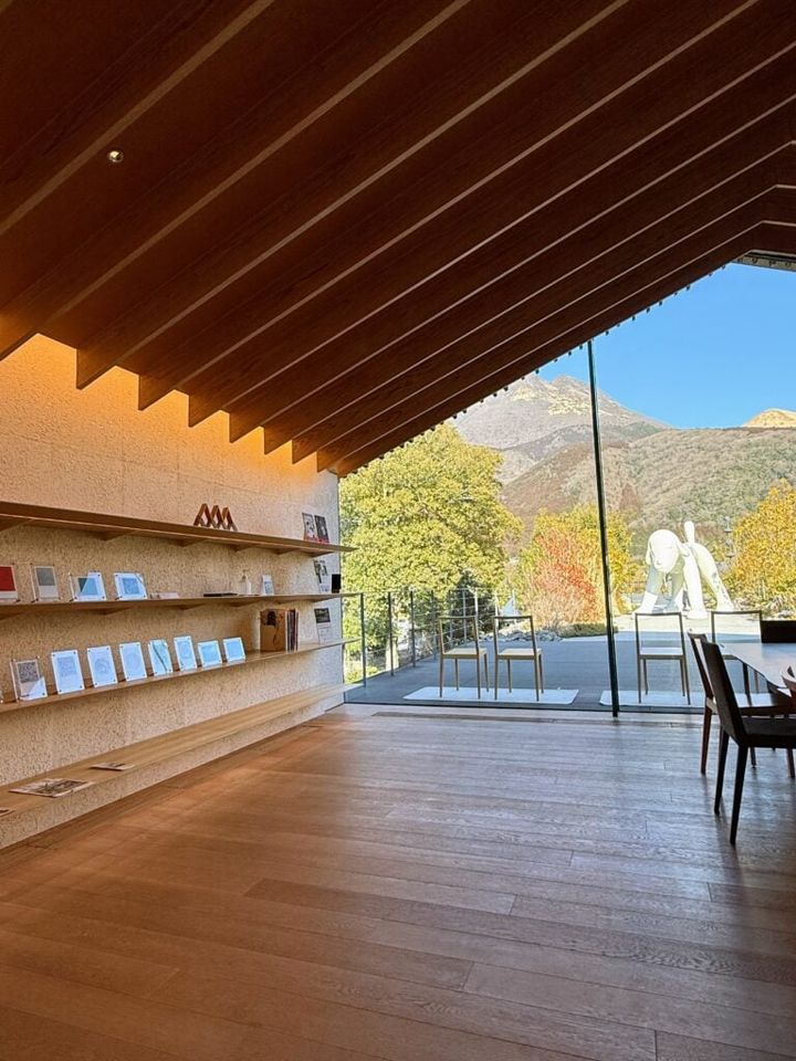 本館2階のラウンジ