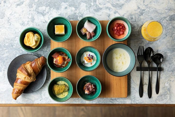 朝食の小鉢セット。洋食を積極的に取り込んだ和食というだけあって、朝から栄養バランスが考えられた、体に優しい朝食。