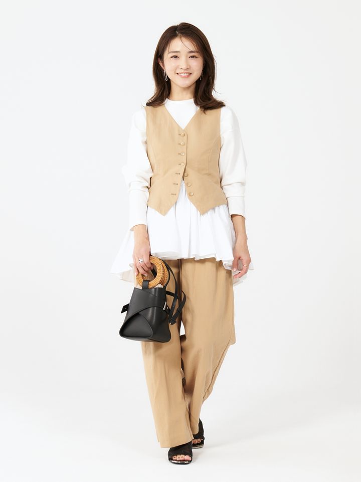 クラウドチームVERY明賀琴絵のベージュコーデ