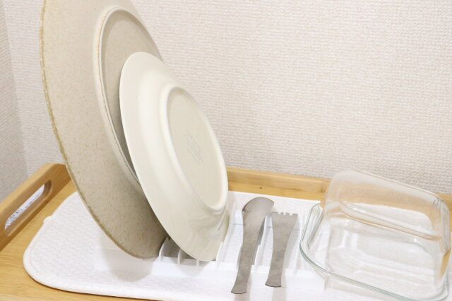ダイソーのコンパクトな水切りディッシュスタンド
