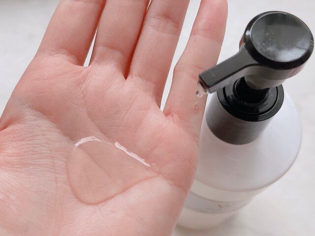 ウォンジョンヨ リペアシャンプー モイスト 手の平に出す