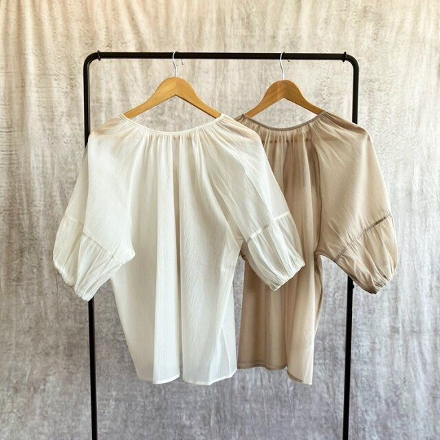 しまむらのシアーギャザーブラウス