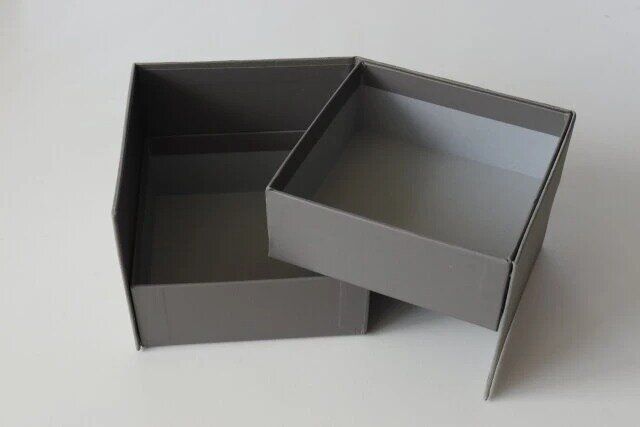 ダイソーの紙BOX（B、2段タイプ、11.5cm×11.5cm×8.7cm）2