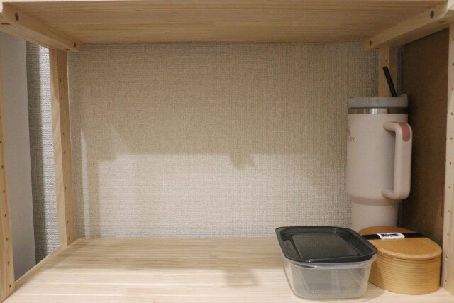 ダイソーの吊戸棚用バスケット（深型、黒） デッドスペース