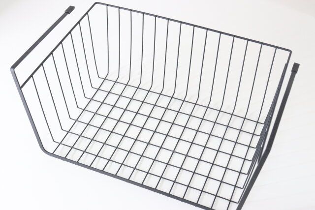 ダイソーの吊戸棚用バスケット（深型、黒）