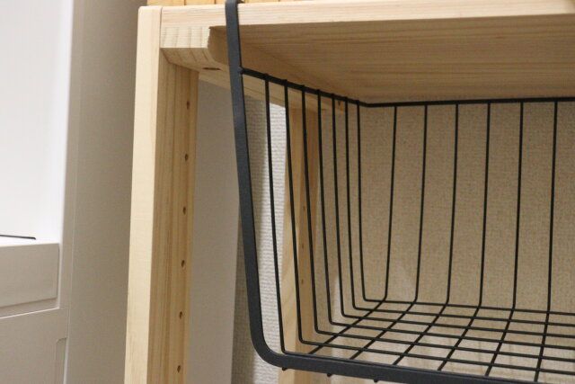 ダイソーの吊戸棚用バスケット（深型、黒）使用例1