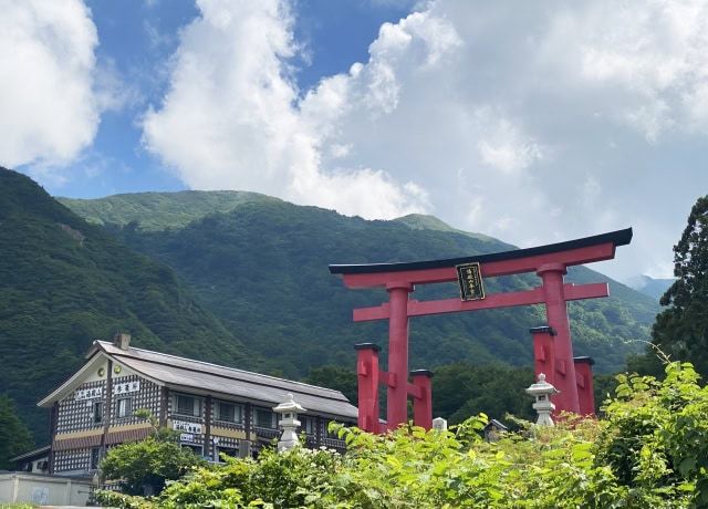 山形県のパワースポット 湯殿山の湯殿山神社