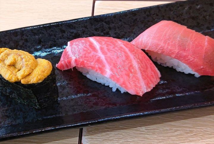 「うにと本まぐろ」フェアのイメージビジュアル