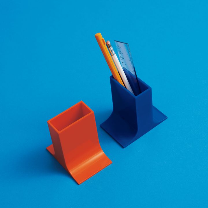 安定性とデザイン性を両立を叶えた、デスク周りの雰囲気が変わるペン立て【機能的なミッドセンチュリー】