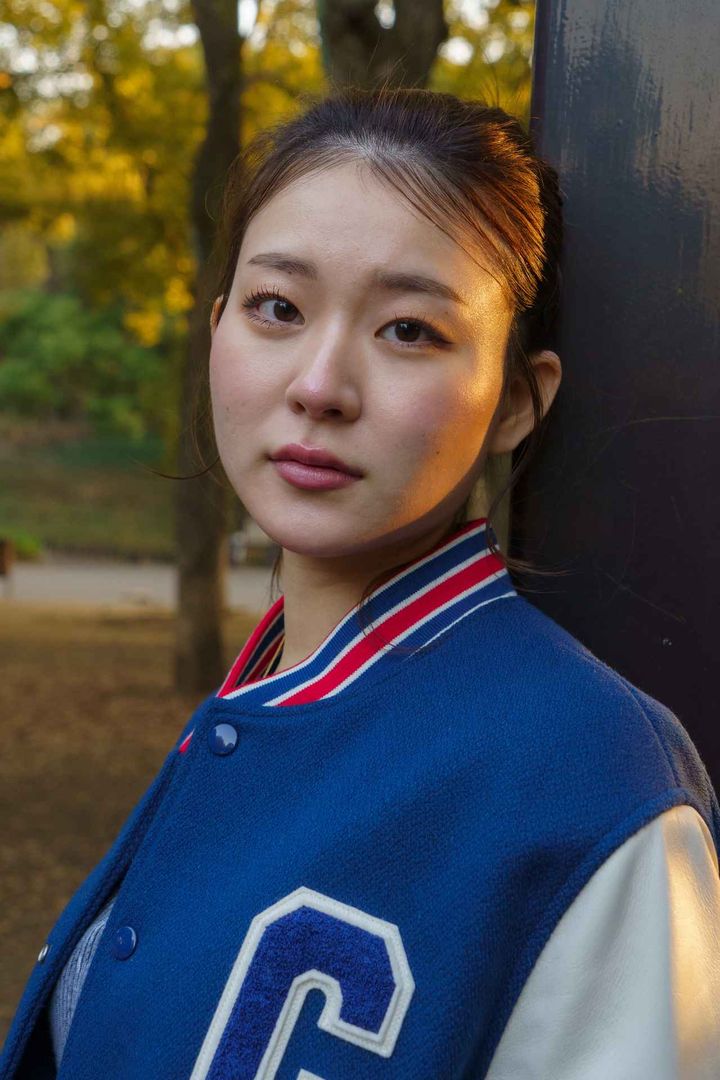 画像3: バランスを整えるカーキのパンツとブラックのブーツがポイント！