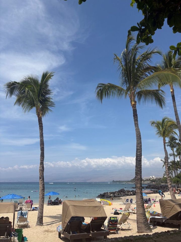 ハワイのビーチ GLOW読者モデル・中野瞳美さんの旅行