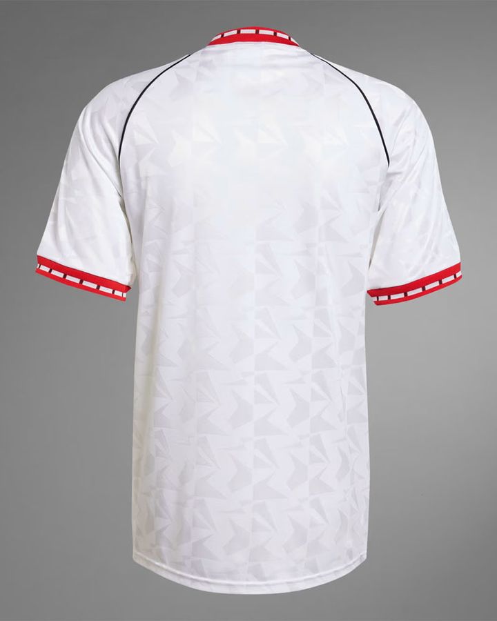 マンチェスター・ユナイテッドに「欧州優勝」を称える復刻ユニフォームが登場！90年代を“完璧に再現”