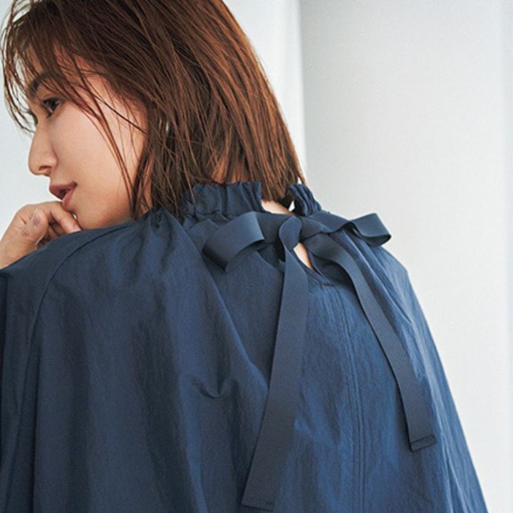 [THREE SQUARE]撥水コクーンギャザーブルゾン_モデル_後ろ