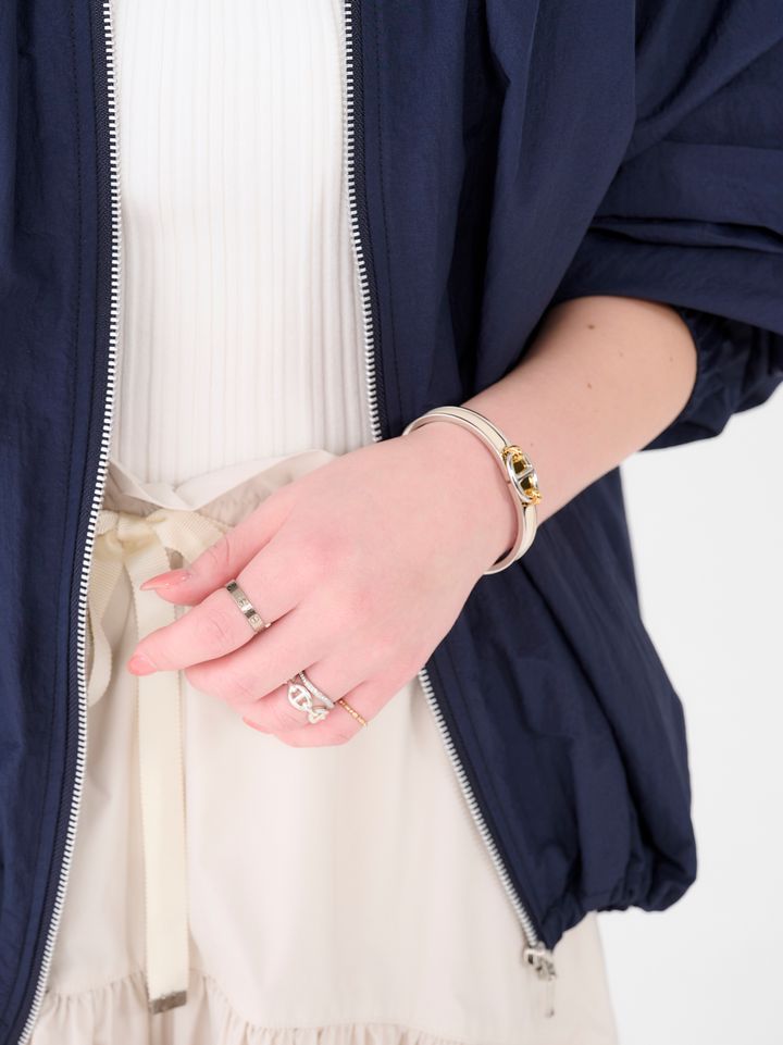 クラウドチームVERY宮澤美那の春のブルゾンコーデのジュエリー