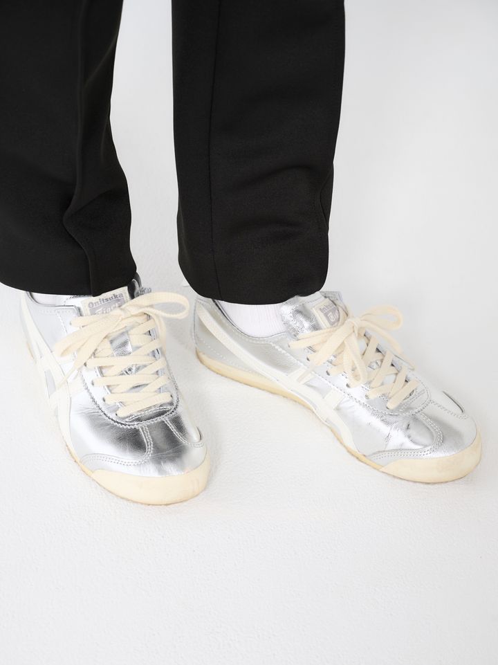 クラウドチームVERY酒井理央の春のブルゾンコーデのシューズはシルバー