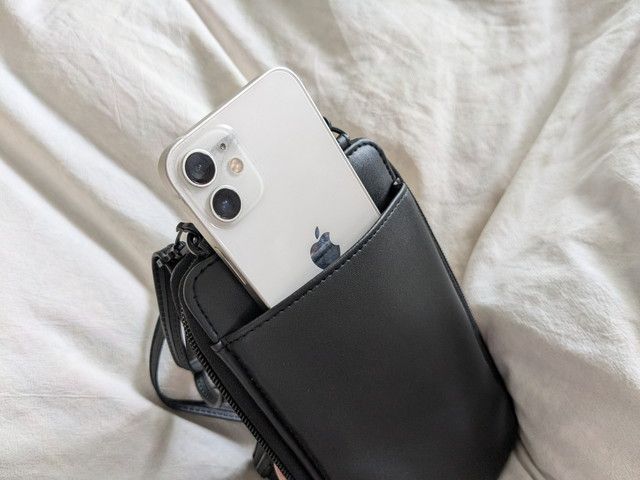 お財布スマホショルダーバッグにスマホを収納