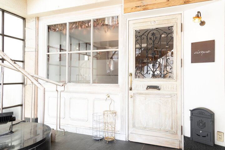 まるでフランスへ旅をする気分 ♪ 京都・西陣「cafe cirque」できらめくミニタルトを