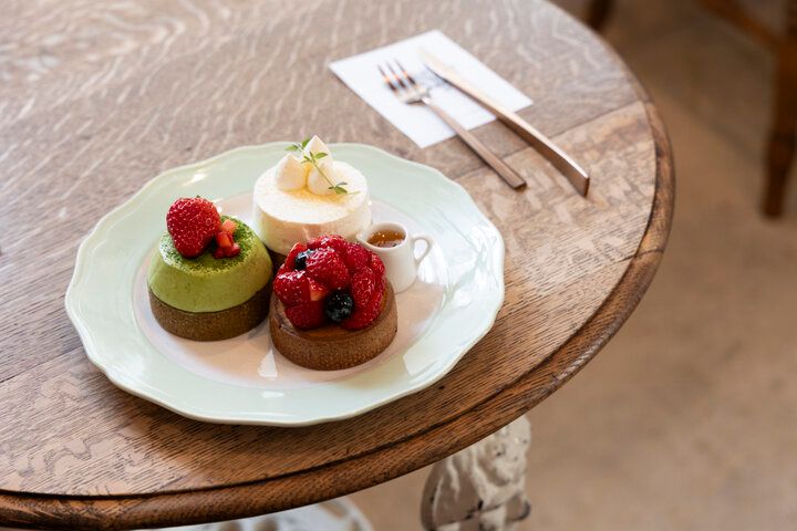 まるでフランスへ旅をする気分 ♪ 京都・西陣「cafe cirque」できらめくミニタルトを