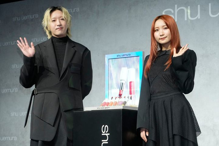 YOASOBI（2025年4月撮影、時事通信フォト）