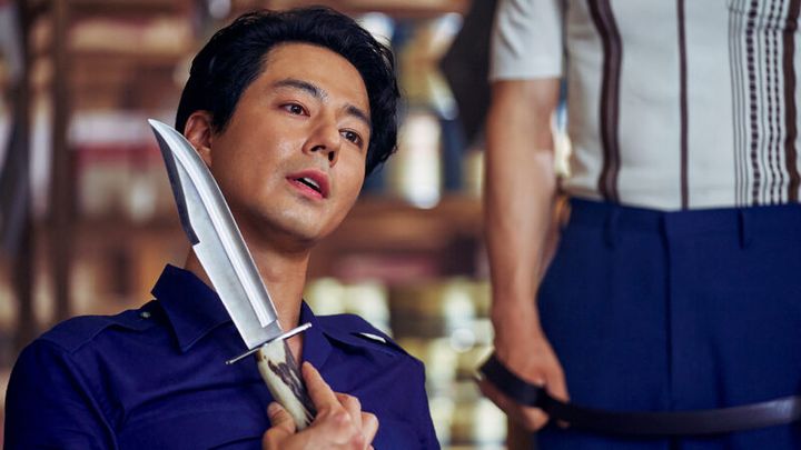 © 2023 NEXT ENTERTAINMENT WORLD & FILMMAKERS R&K. All Rights Reserved. 『密輸 1970』 海を舞台に金塊を巡って繰り広げられるアクション映画。2023年・第44回青龍映画賞で最優秀作品賞など4冠に輝いた。U-NEXTにて独占配信中