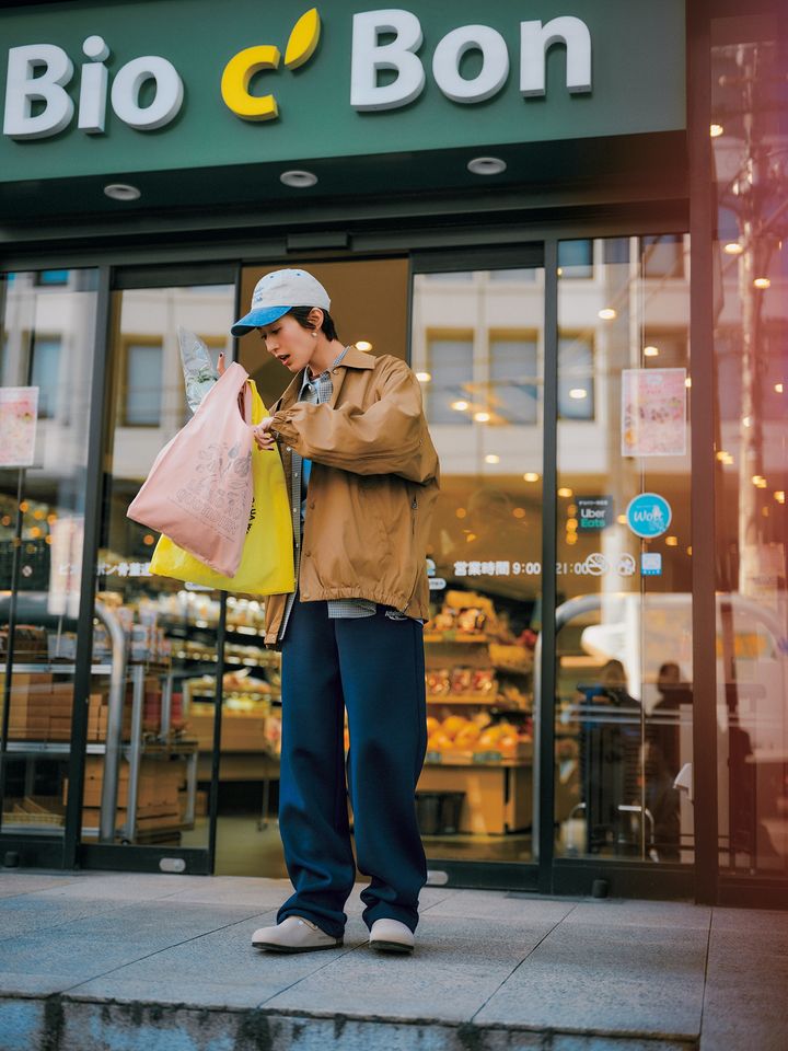 SEAのバイカラーヤップをデイリーコーデに合わせた30代、40代のためのコーディネート。