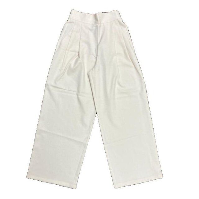 しまむらのタックワイドパンツ