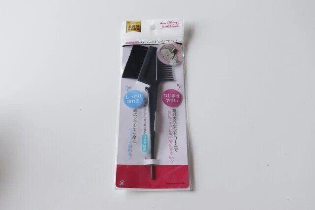 ダイソーのコーム付きカラーリングブラシのパッケージ