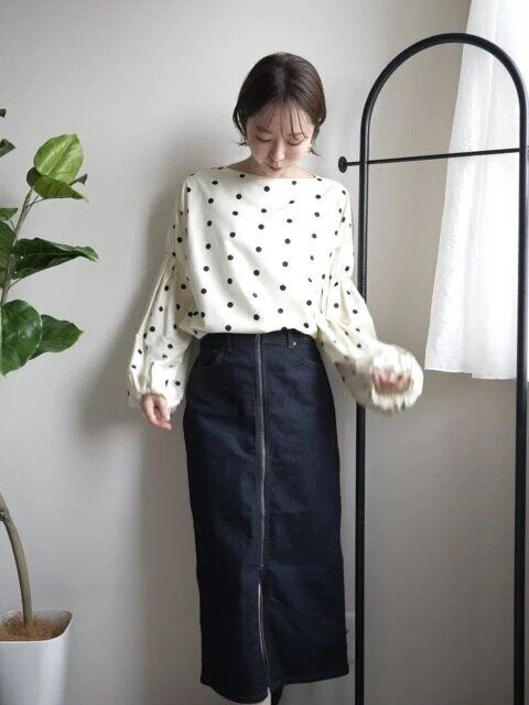 2025gu春夏レディースデニムジップナロースカートお手本コーデ