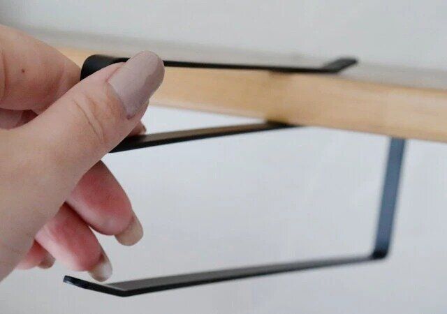 ダイソーの棚下キッチンタオルホルダー2