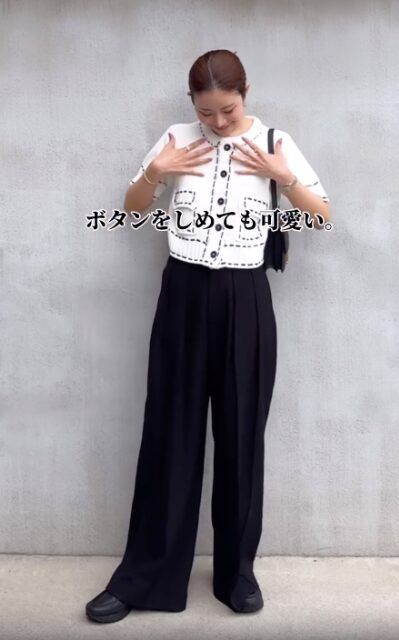 ステッチニットジャケットと黒パンツのコーデ