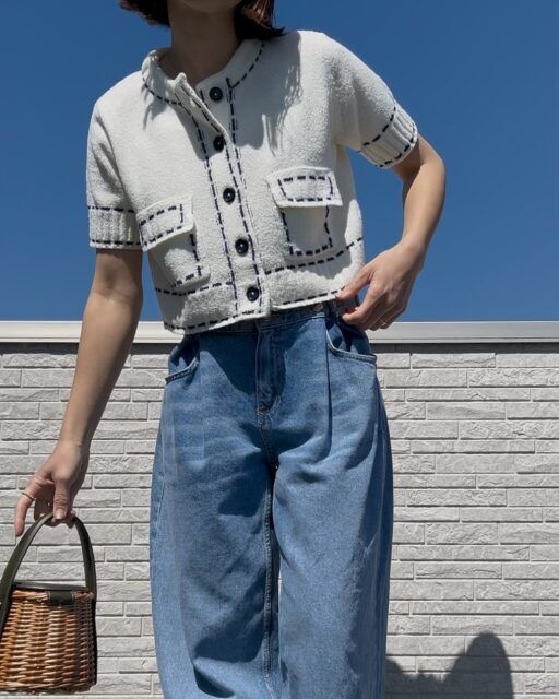 ステッチニットジャケットとデニムのコーデ