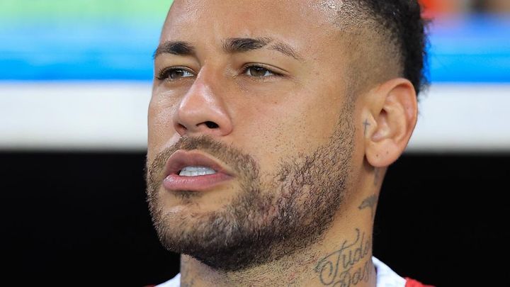 33歳ネイマール、美技バトルでドヤ顔！「クロスを上げてる女の子は何者」「トラップもうまいし」とネットがザワつく