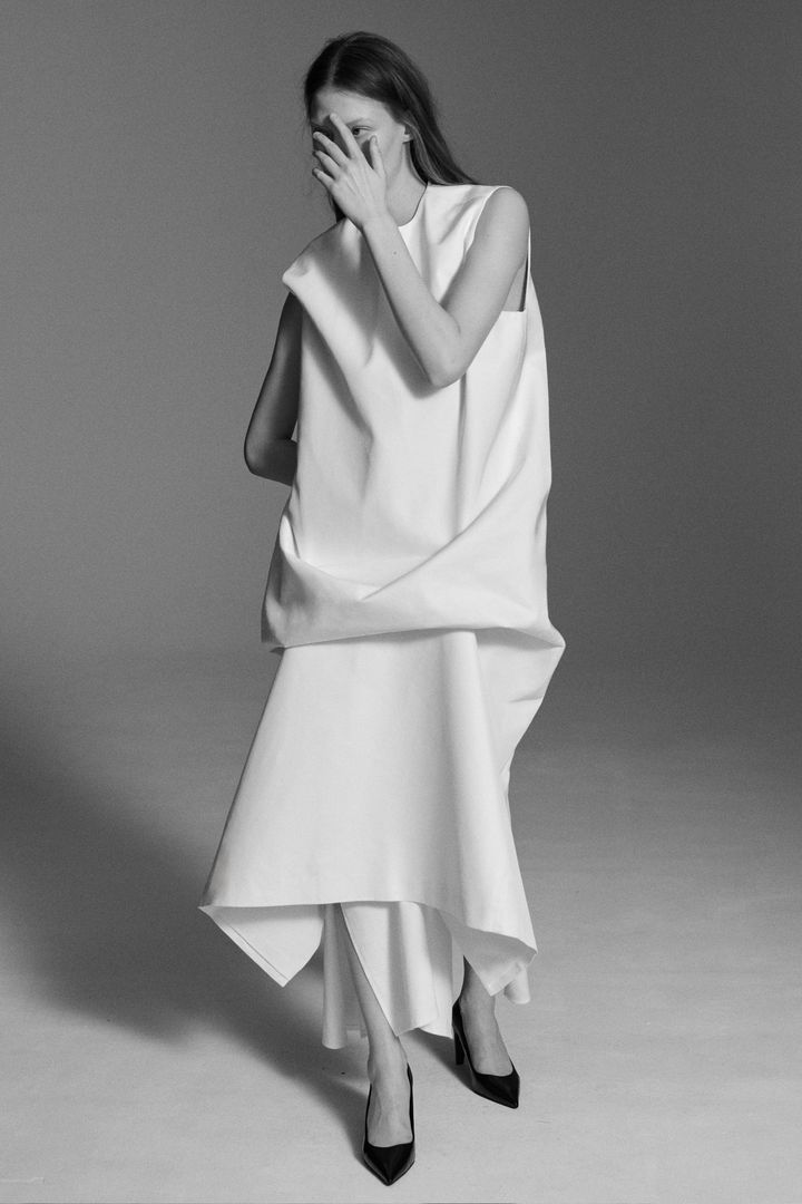 リィ 2025-26年秋冬コレクションより。