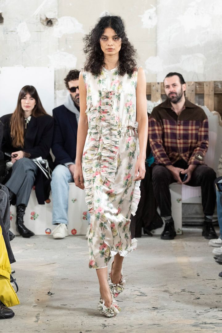 メリル ロッジ 2025-26年秋冬コレクションより。