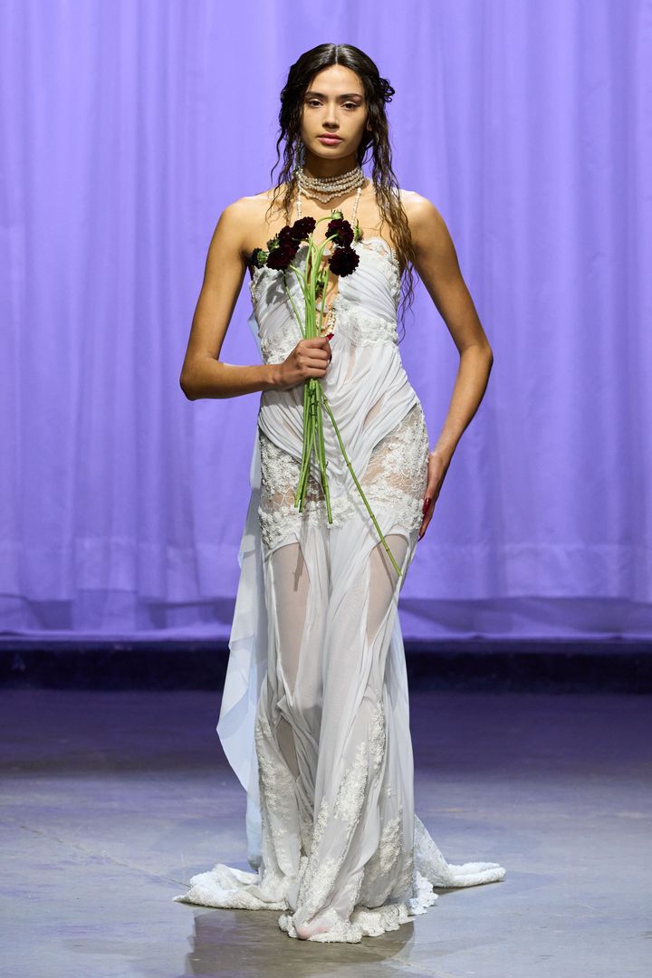 ディ ペッツァ 2025-26年秋冬コレクションより。