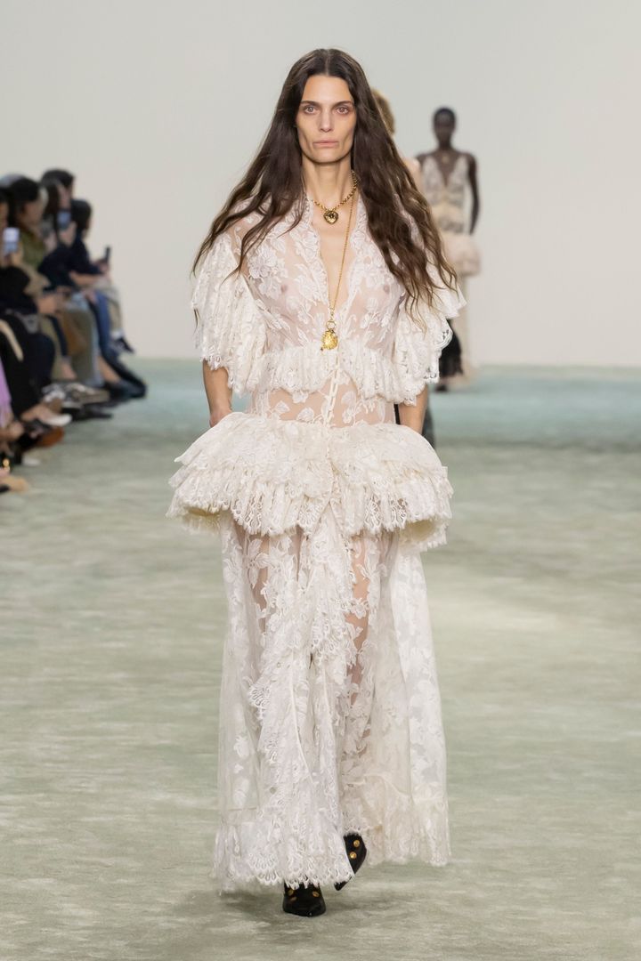 クロエ 2025-26年秋冬コレクションより。