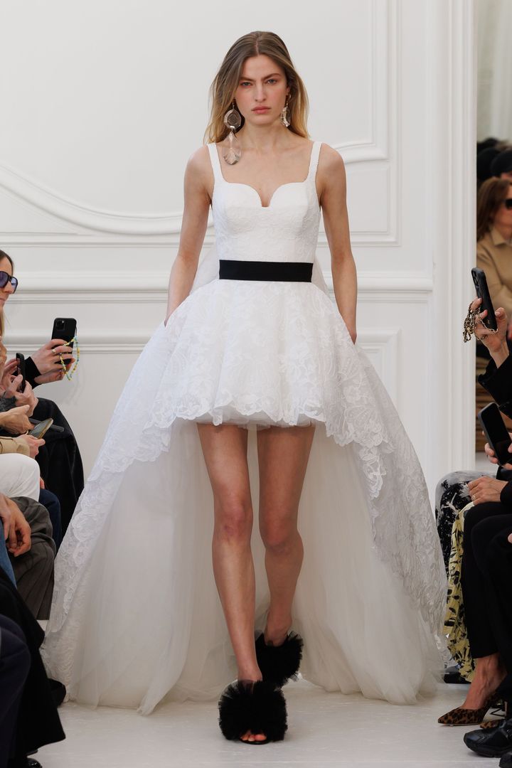 ジバンシィ 2025-26年秋冬コレクションより。