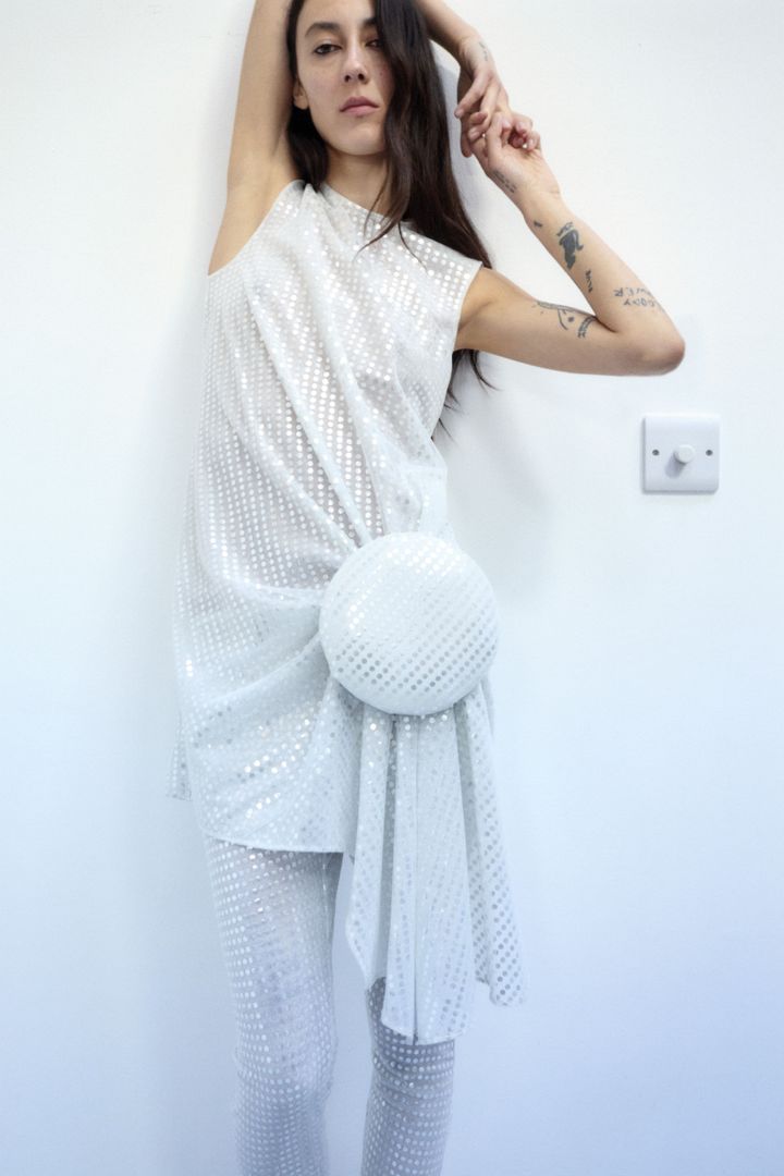 ルネッサンス 2025-26年秋冬コレクションより。