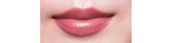 塗り比べ／SUQQU モイスチャー グレイズ リップスティック 108