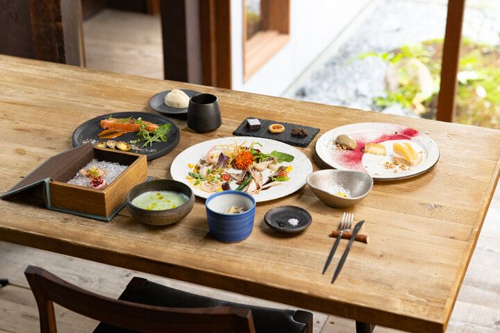 岡山・倉敷美観地区の隠れ家レストラン「然味-sami-」で味わう、独創的な瀬戸内ランチ