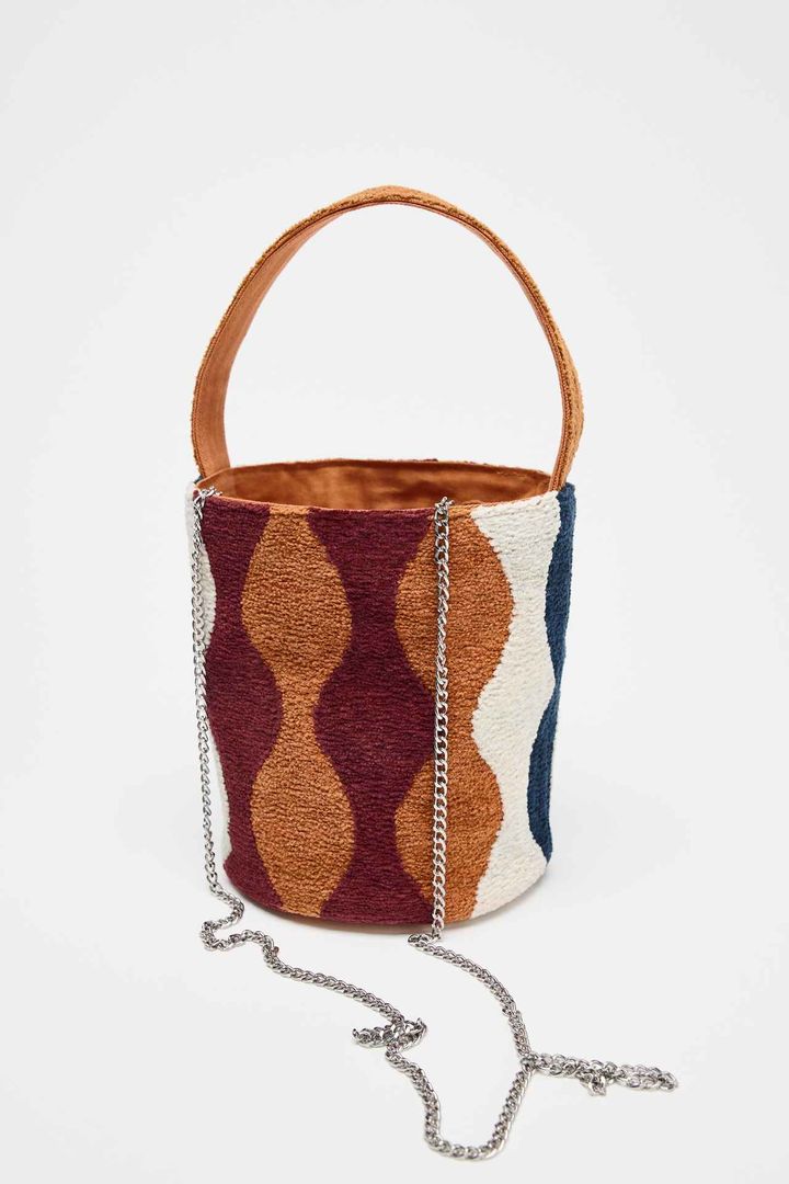 画像2: 出典：ZARA