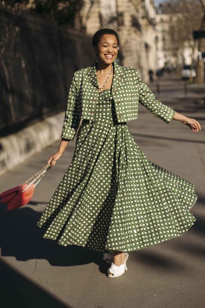 画像: レトロなフェミニンスタイルで気分を高めて