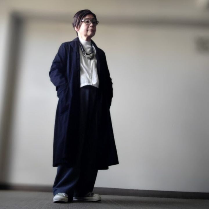 【コーデアイテム】 セーター：iki、パンツ：yuni、シアブルゾン：GU、スニーカー：CONVERSEシルバーハイカット、ネックレス：ROGGYKEI、コート：YAECA