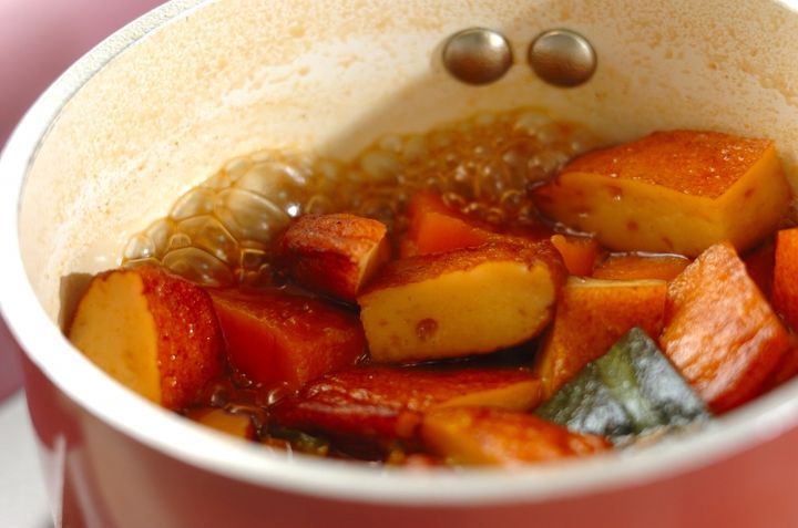 カボチャとさつま揚げの煮物の作り方1