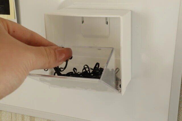ダイソーのマグネットスイングケースホワイトは小物の収納におすすめ